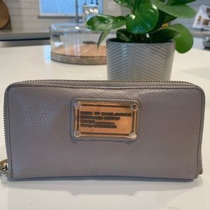 Marc Jacobs Zipper Wallet